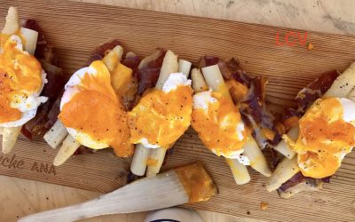 TOSTA DE HUEVOS Y ESPÁRRAGOS