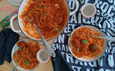 ESPAGUETI CON ALBÓNDIGAS – SPAGHETTI AND MEATBALLS