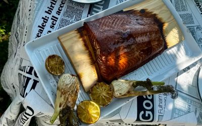 SALMON A LA BARBACOA SOBRE TABLA DE CEDRO